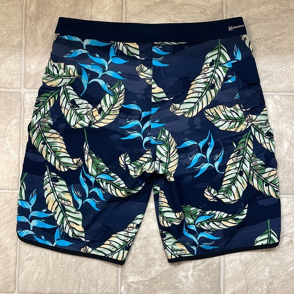 Hurley Phantom Board Shorts Size 31 - Picture 2 of 3